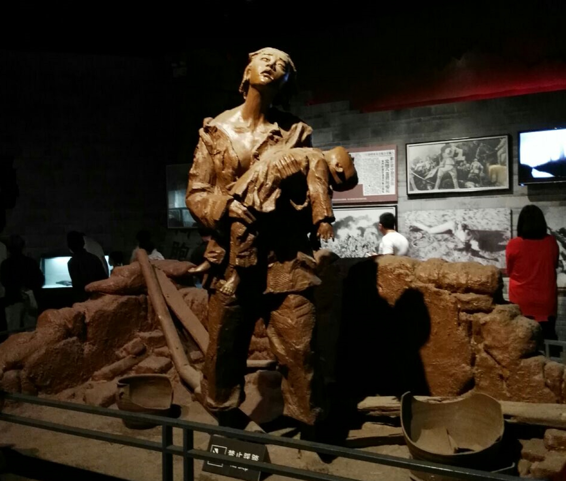  p>冉庄地道战遗址,位于保定市 a target="_blank" href="/item/清苑