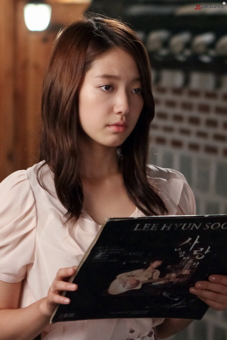 park shin hye) /i>,1990年2月18日出生于韩国光州,韩国女