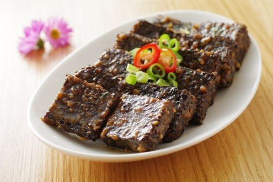  p data-id="gnb61bdxsr">鸡血糕是一道以圆糯米,鸡血等为主要食材的