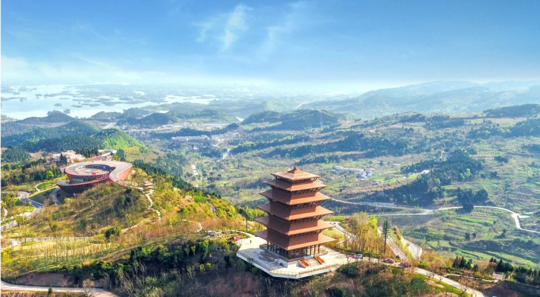 丹景台旅游景区位于 a target="_blank" href="/item/龙泉山城市森林