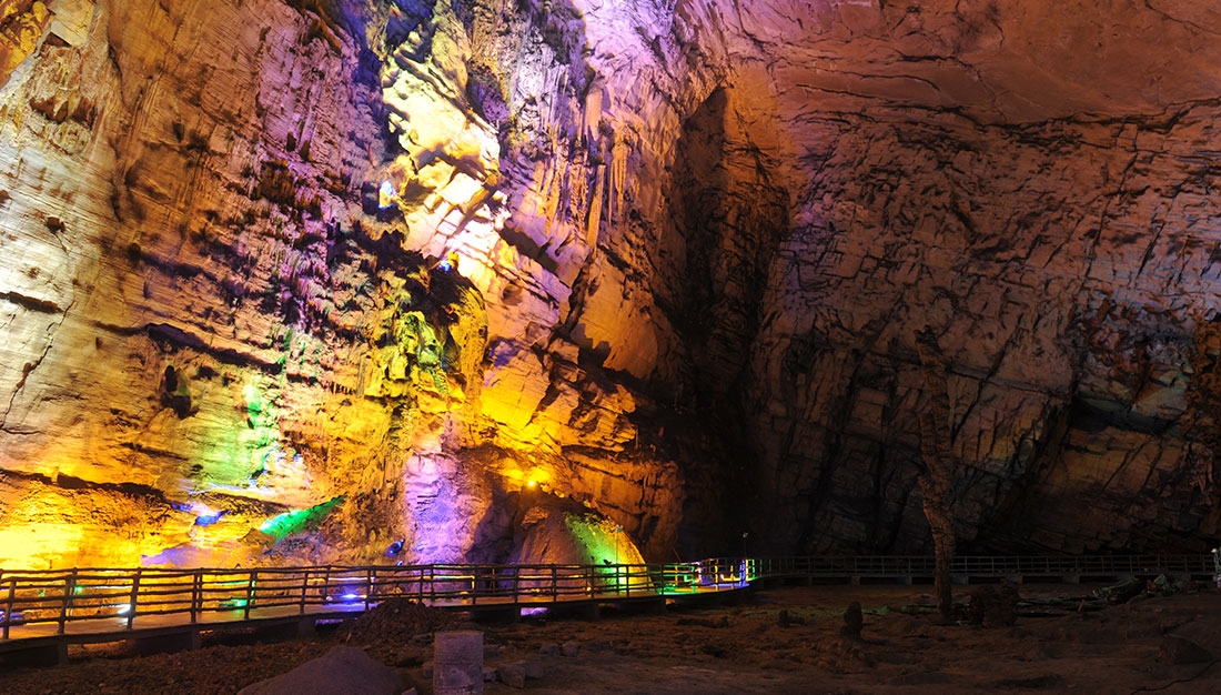  p>龙缸景区,位于重庆市 a target="_blank" href="/item/云阳县