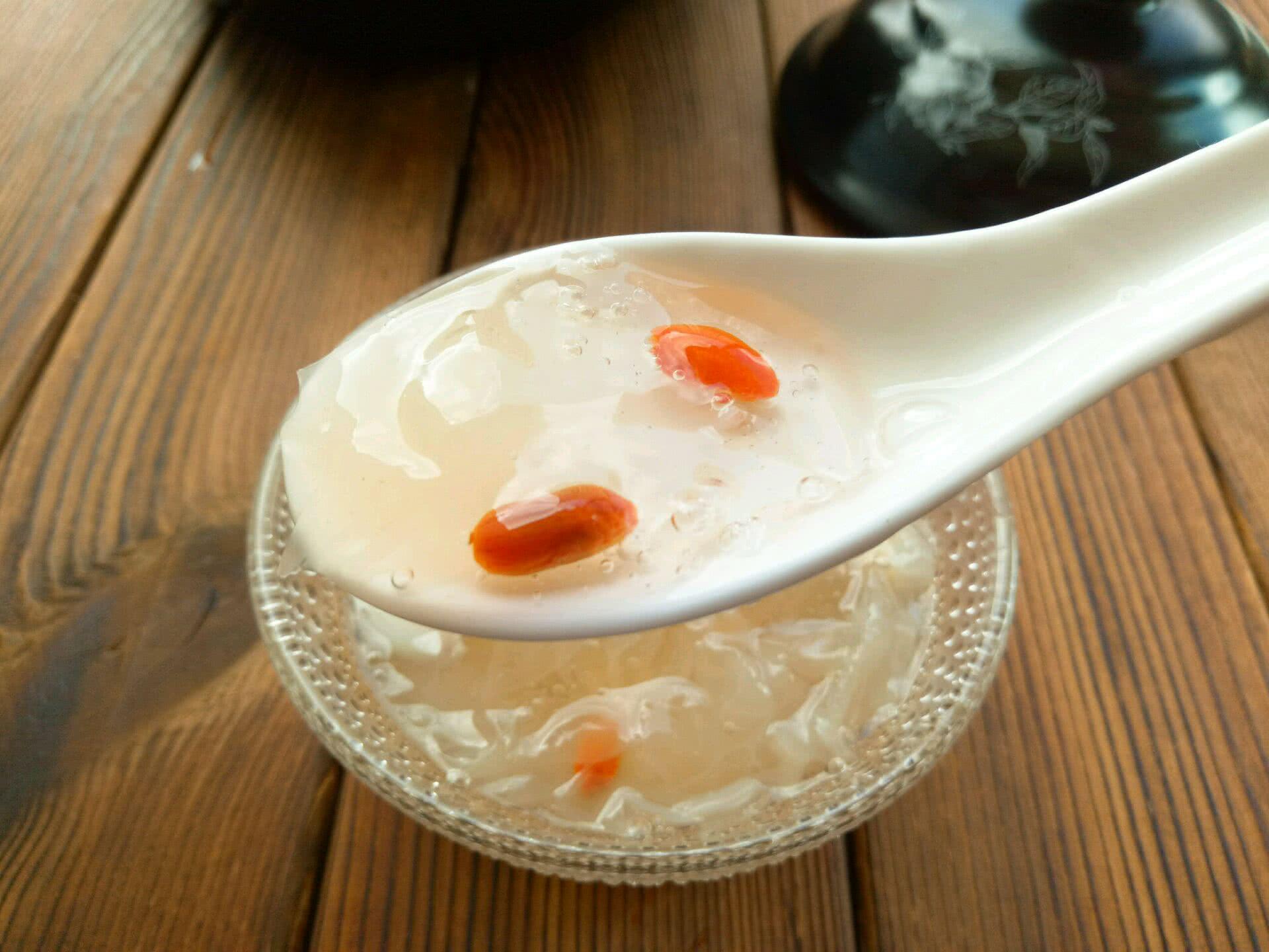 冰糖百合莲子糖水