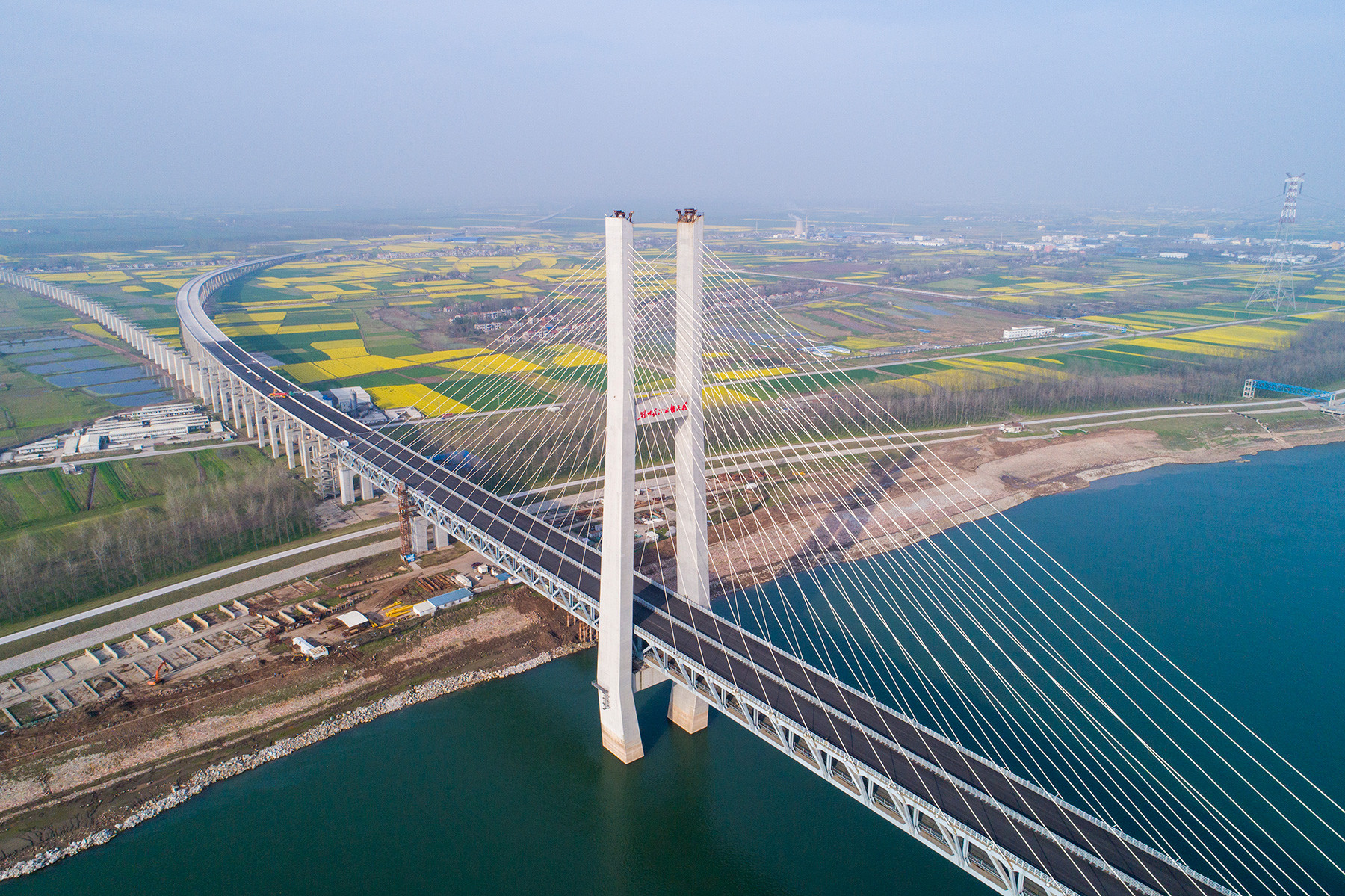  p>荆州长江公铁大桥(rail-cum-road yangtze river bridge in jing