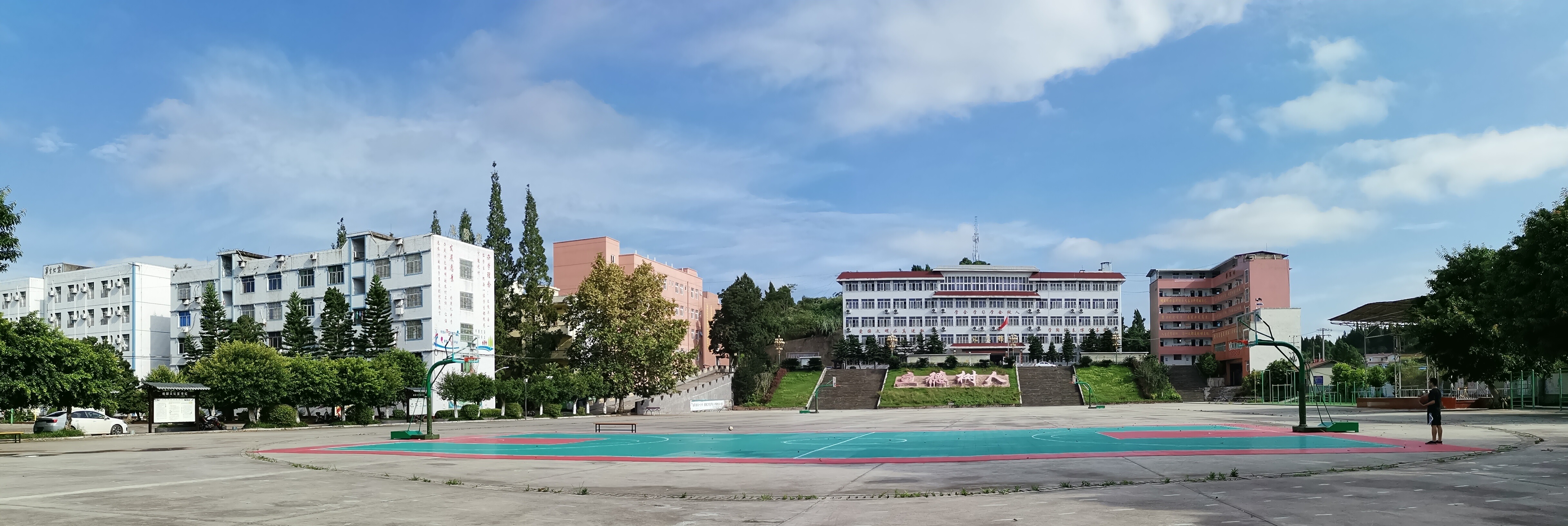  p>四川省安岳县周礼中学位于周礼场镇西北角,距老场镇三华里.