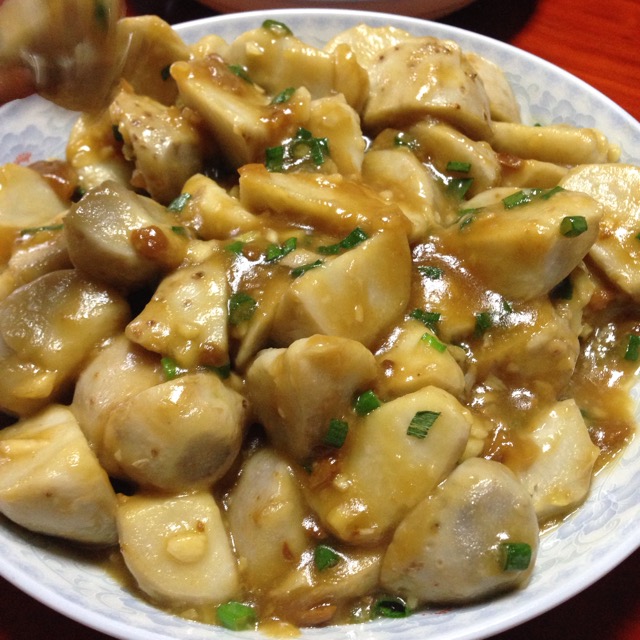  p>红烧大芋头是一款菜品,制作原料主要有荔浦芋头,葱花等. /p>