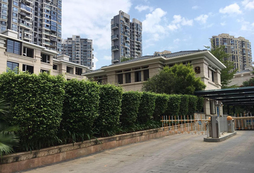 共计房屋33户,小区物业公司为 a target="_blank" href="/item/厦门市
