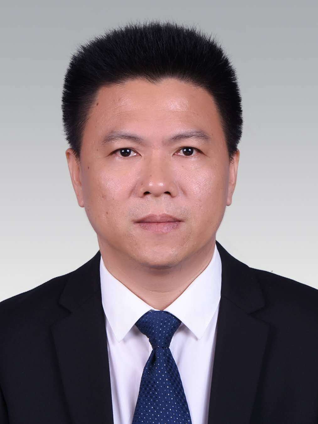  p>曾卫东,男,汉族,1969年4月出生,莆田市城厢区人,中共党员,省委党校