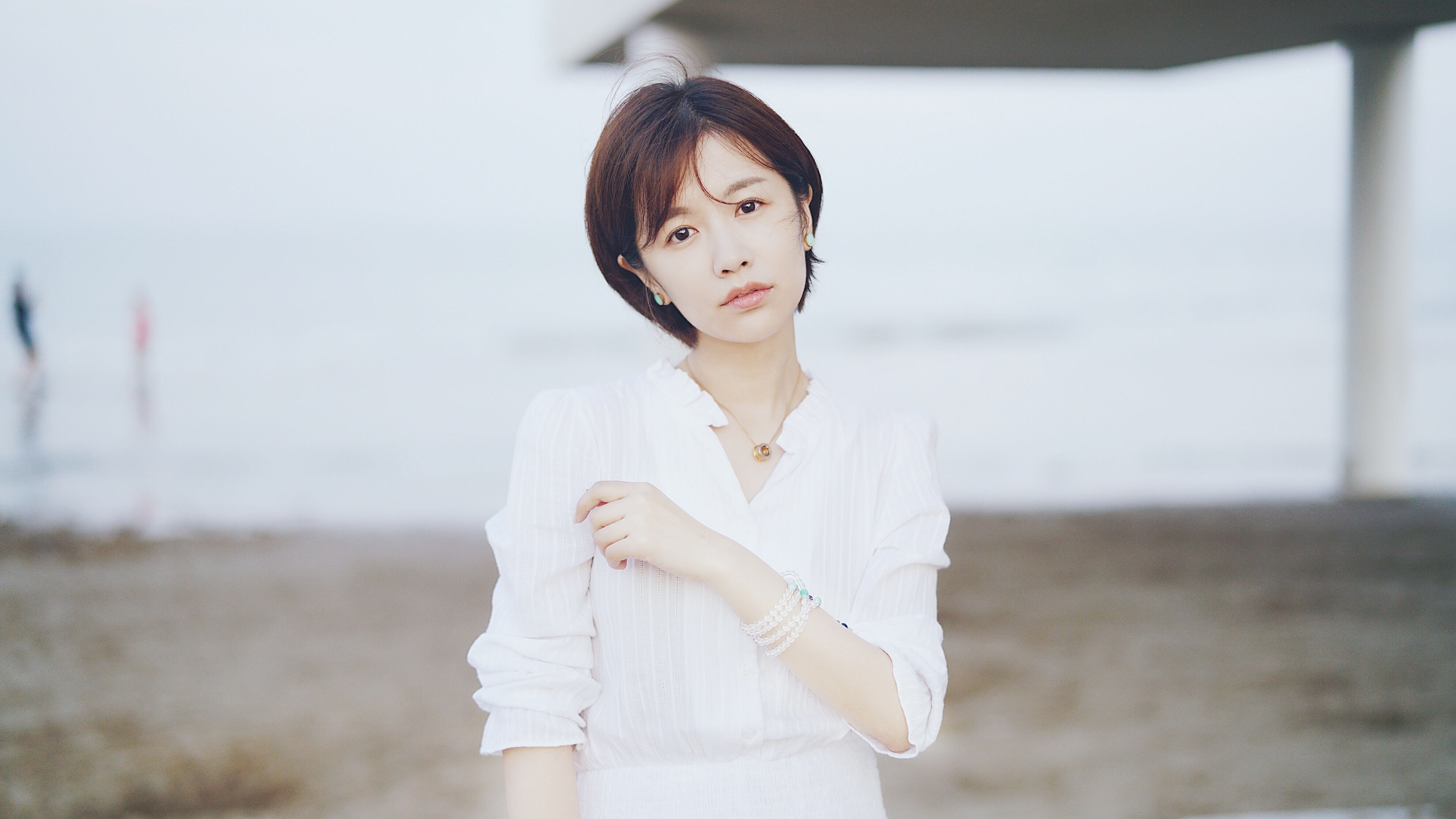  p>李春嫒(原名李明珠),1990年1月2日出生于山东省淄博市,毕业于北京