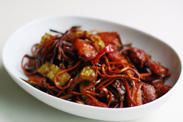 蕨菜干烧肉
