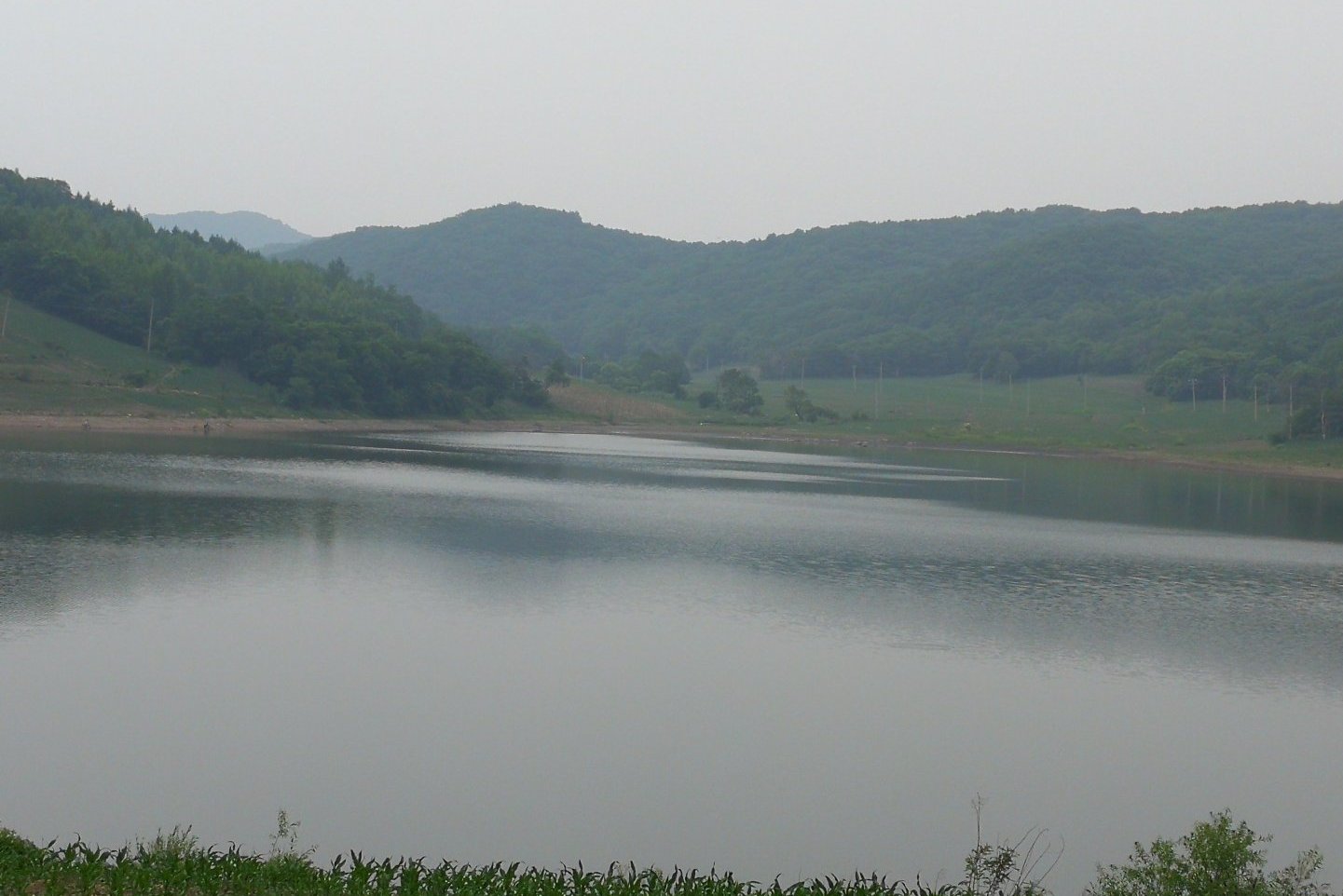  p>黄河水库景区位于吉林省磐石市烟筒山镇李塘坊屯西1公里处,于1973
