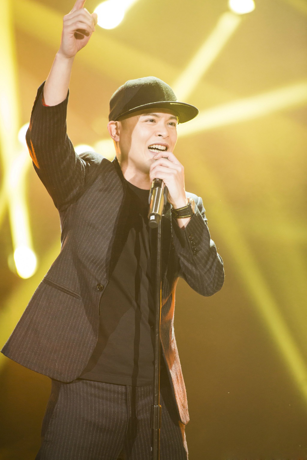 ">黄伟文 /a>作词, a target="_blank" href="/item/侧田/596603"