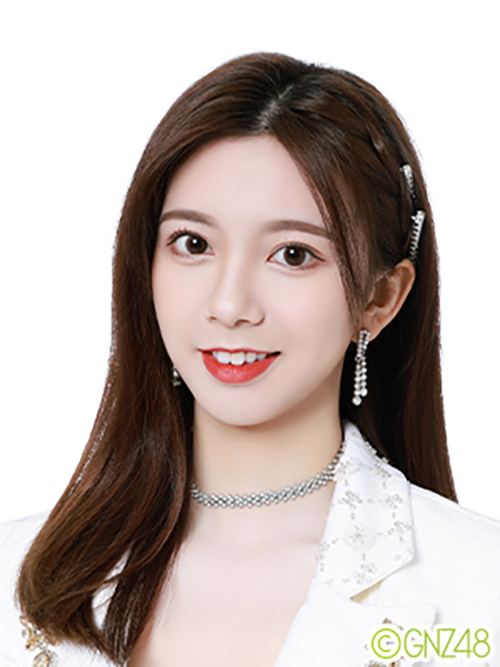  p>黄楚茵,2000年1月20日出生于广东省,中国内地女歌手,女子偶像团体 