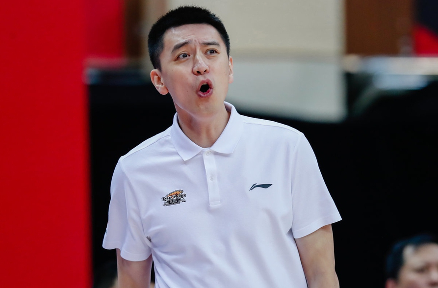  p>杨鸣,1985年7月31日出生在辽宁省大连市,前中国职业篮球运动员,司