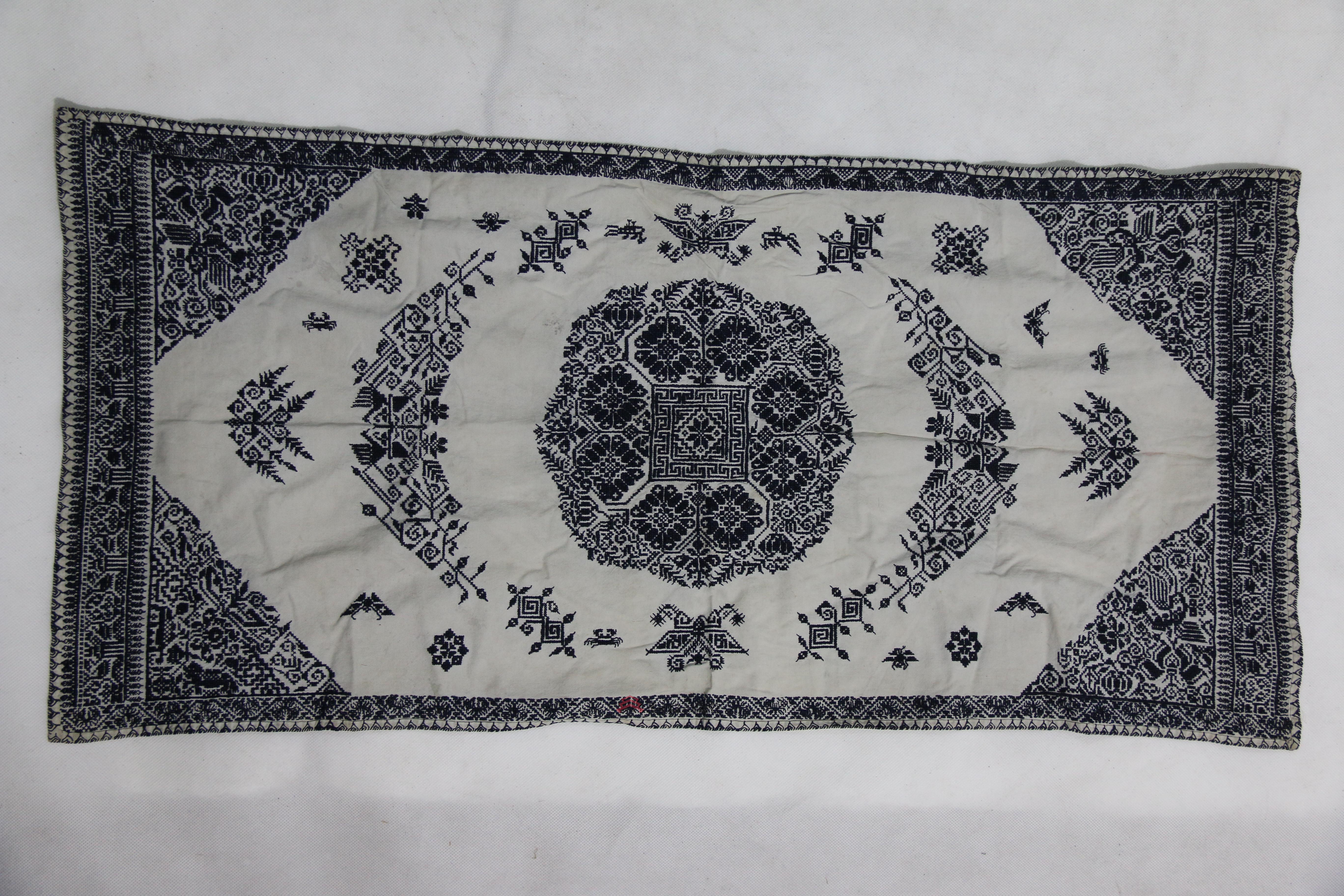 当代三穗侗族挑花蝶花纹头帕