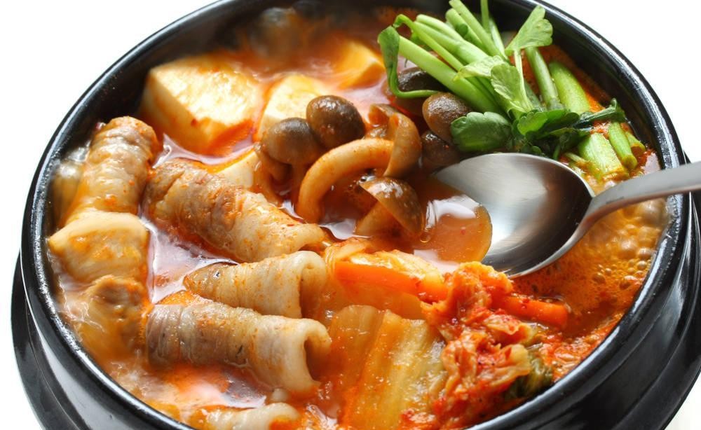  p data-id="gn7quqy7pw">猪肉泡菜锅,韩式风格,泡菜酸辣,猪肉爽鲜