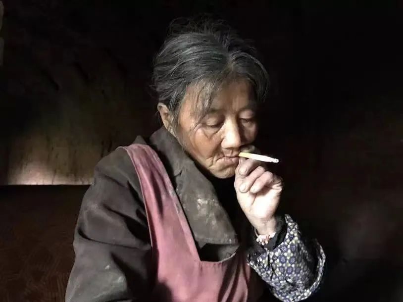 神秘女人，张素英_百科TA说