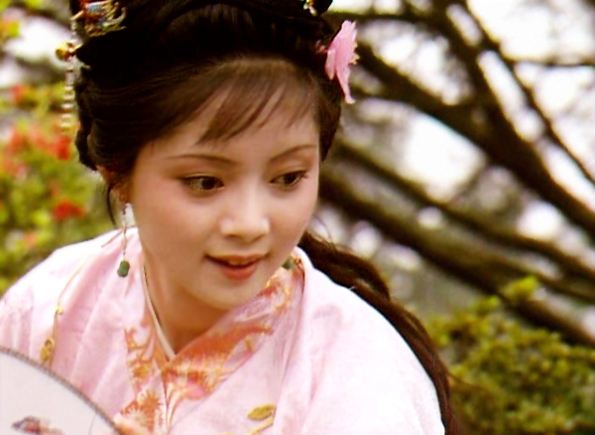 红楼梦：林黛玉和薛宝钗谁更美？看看两人谁能唇齿留香吧_百科TA说