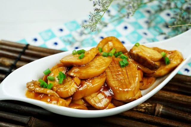  p>蚝油杂炒杏鲍菇是一道以杏鲍菇为主料的菜品. /p>