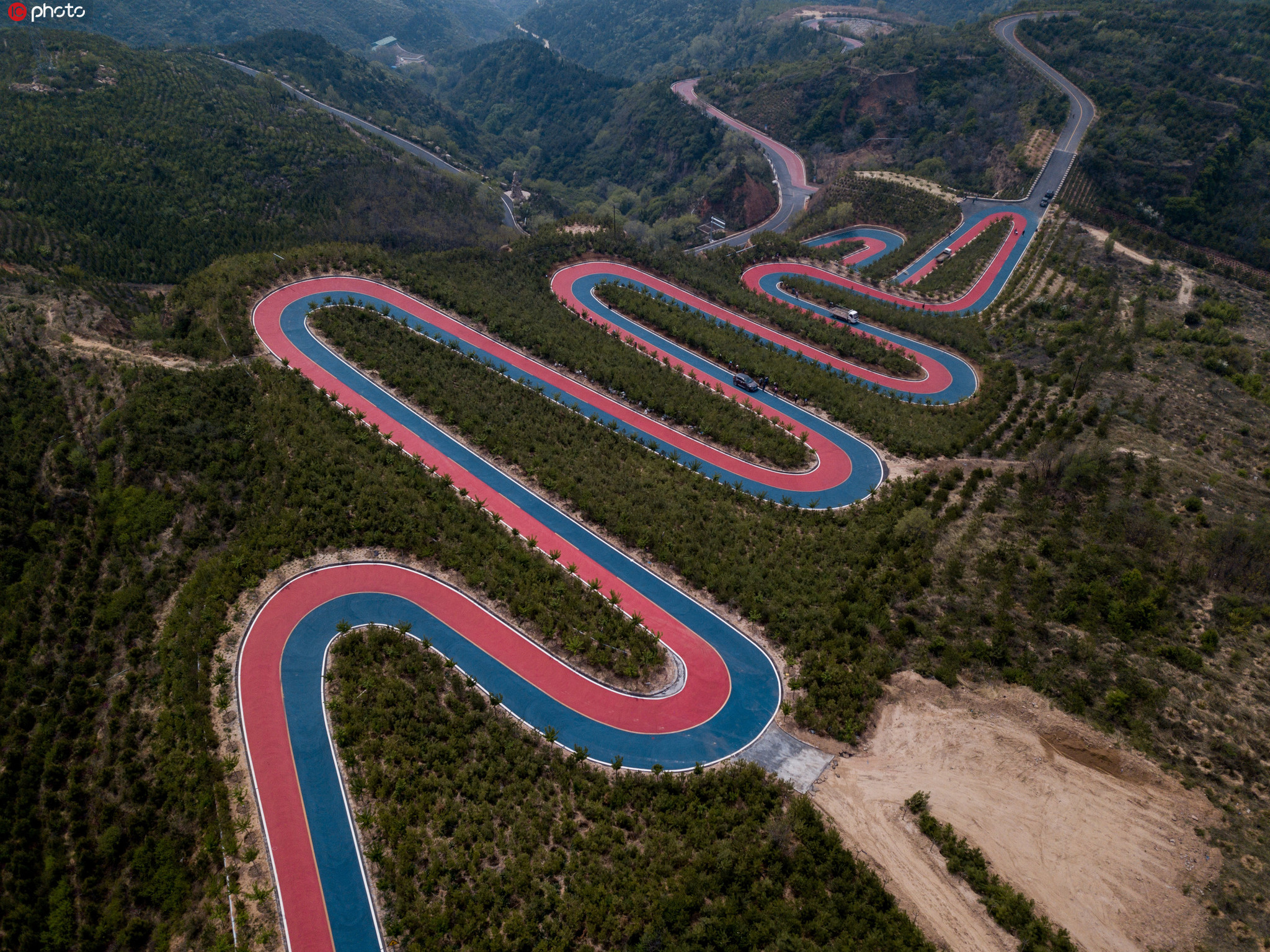  p> a target="_blank" href="/item/太原东西山旅游公路/50908692"