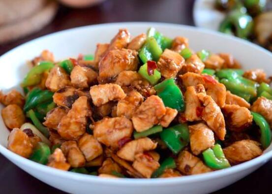 酱香青椒炒鸡丁