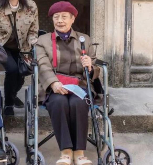 bli68q">李世英,女, a target="_blank" href="/item/黄旭华/4445012"