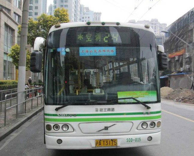 data-lemmaid="127743">上海市中心的一条无轨电车线路,开通于