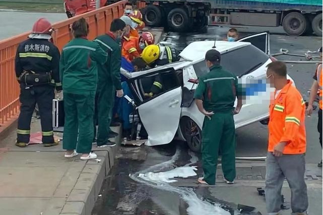 2021年8月30日松花江大桥交通事故