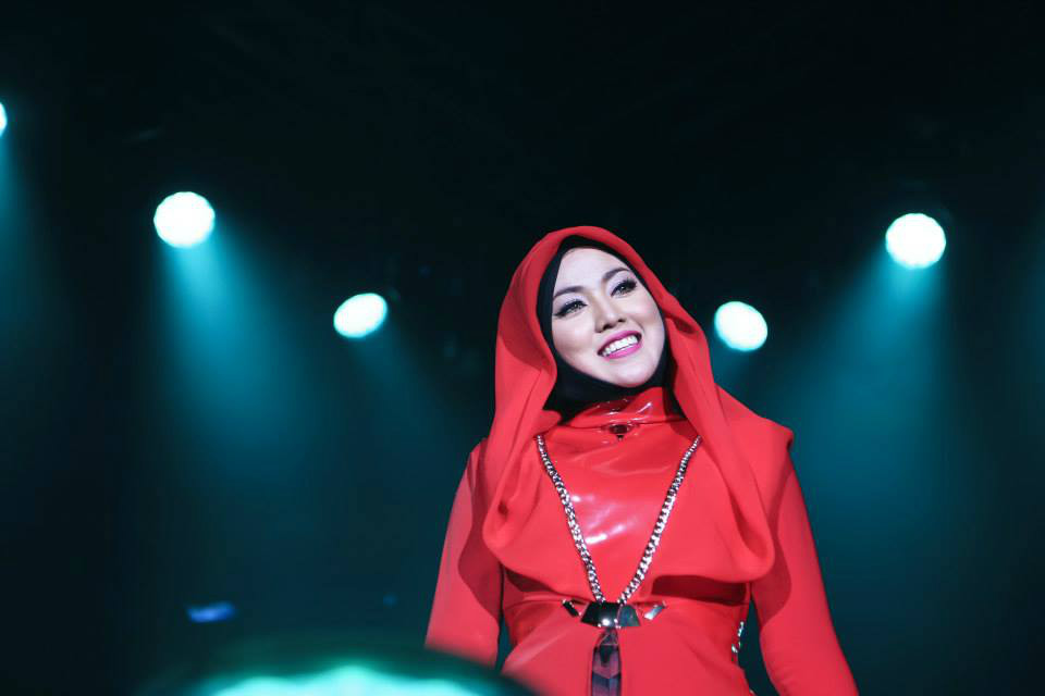  p>茜拉(英文名shila amzah,马来名nur shahila binti amir amzah )