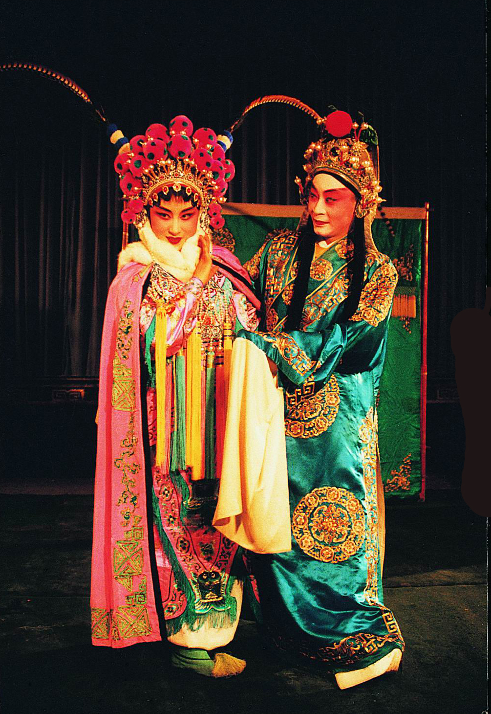 本名章金莱,1959年4月12日出生于上海,祖籍浙江绍兴,中国内地戏曲