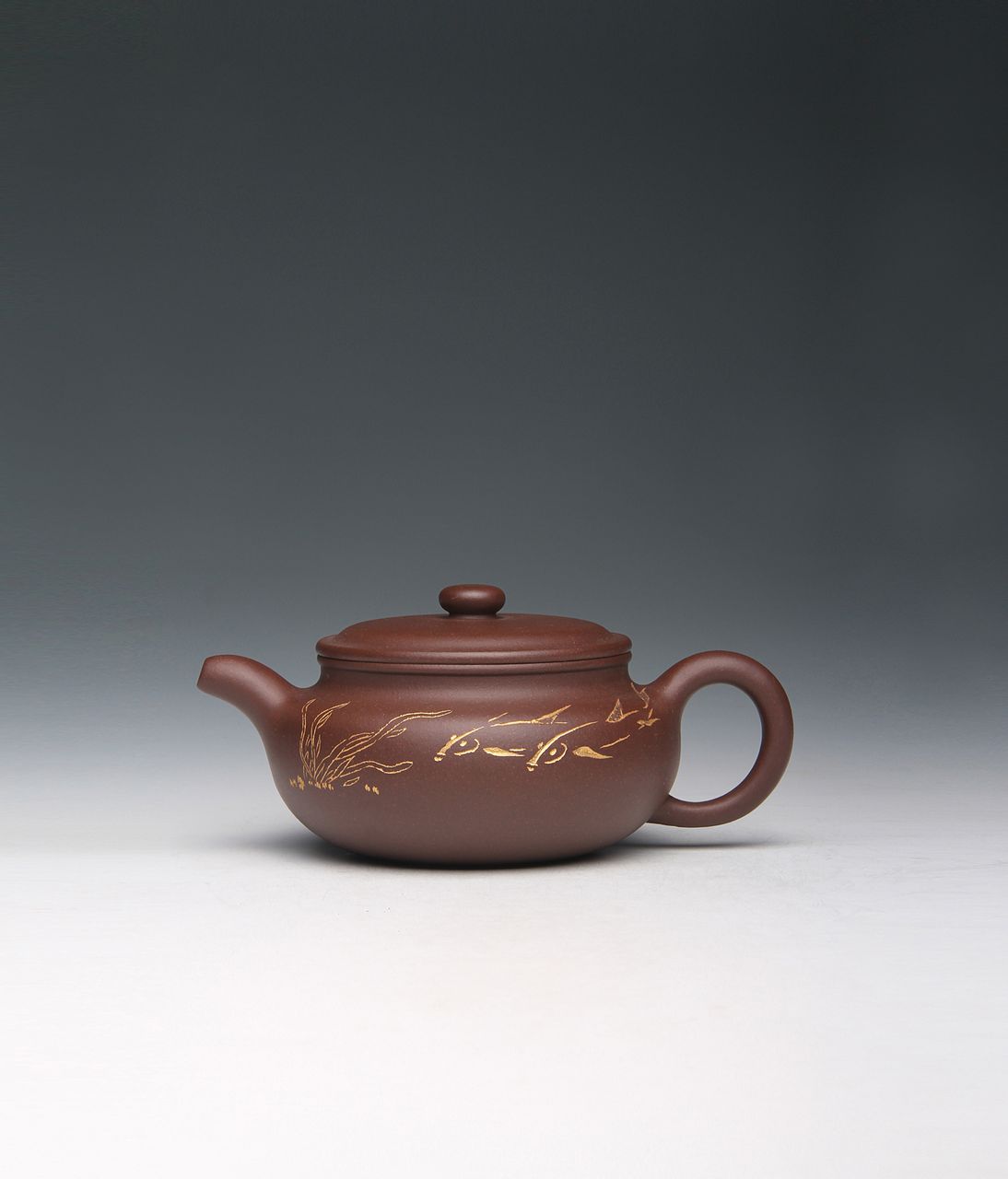  p data-id="gnbieww7ro">杨飞,1971年生于陶都紫砂世家,是著名的工艺