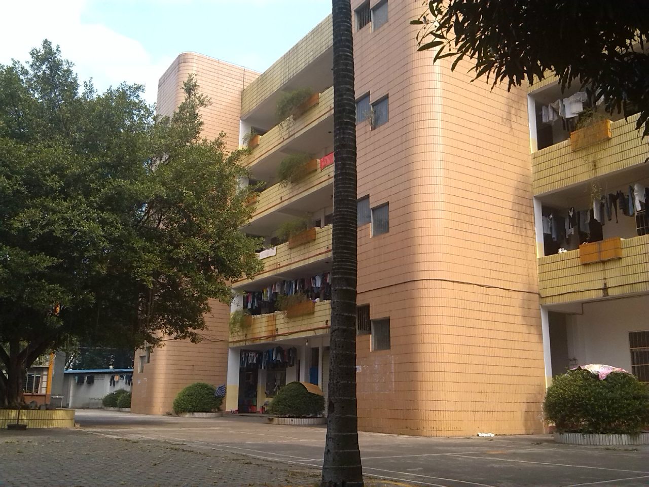  p>贵港市贵糖学校创建于1956年,是一所半封闭式的 a target="_blank"