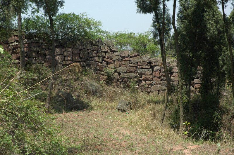  p>龟顶山炮台在端州区西郊龟顶山上,建于1920年,是罗阳镇守使林虎在