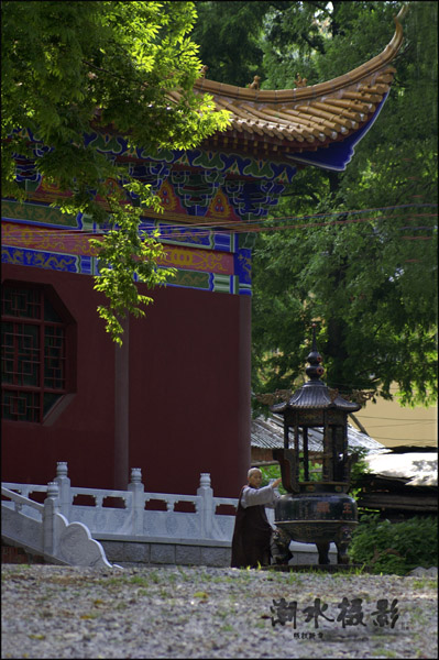  p>中九华寺,又名五峰禅院,系南北朝时宗本僧修建.