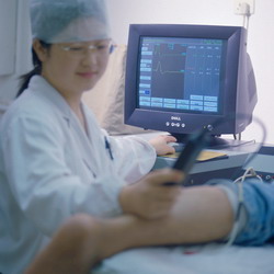  p>肌电图(electromyogram,emg)是指用肌电仪记录下来的肌肉生物电