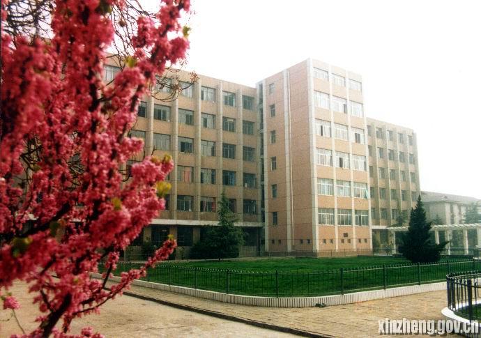  p>河南纺织高等专科学校是一所省属工科高等院校,学校现占地近1300亩