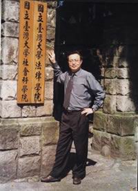  p>王洪,男,汉族,1966年8月出生,四川江油人,民