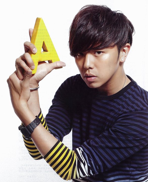  p> a target="_blank" href="/item/黄鸿升">黄鸿升 /a>,艺名小鬼,是