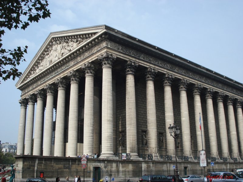  p>玛德莲教堂(la madeleine)位于巴黎8条主要大道交会处的玛德莲广场