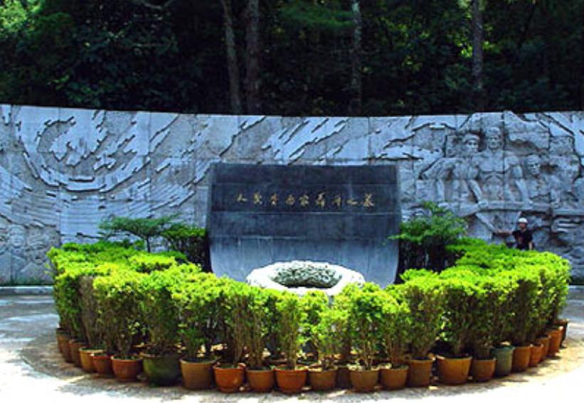 聂耳墓,位于云南省昆明市西山太华寺与龙门