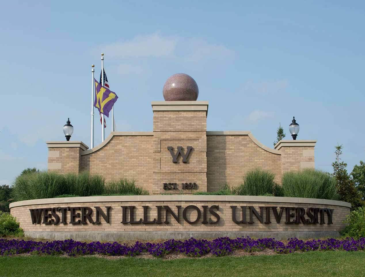西伊利诺伊大学