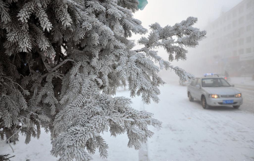  p>冰雾是由悬浮在空气中的大量微小 a href="#" data-lemmaid="