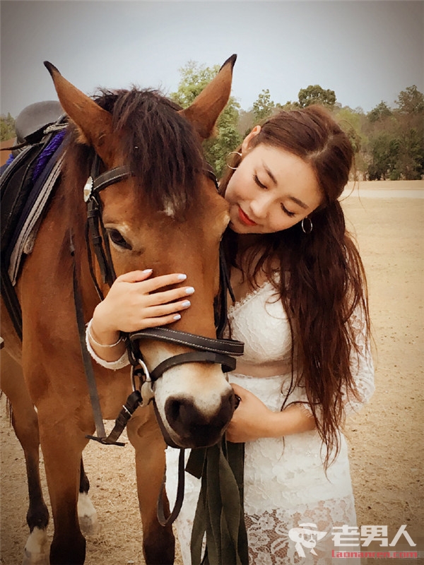  p>刘洁,艺名腿腿,出生于云南省 a target="_blank" href="/item/昆明