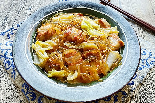 猪肉白菜豆腐炖粉皮