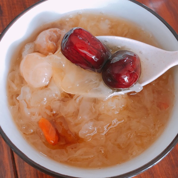 银耳红枣桂圆汤