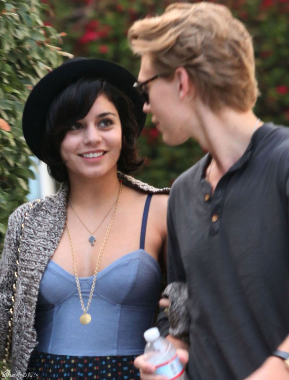  p>凡妮莎·哈金斯(vanessa hudgens),1988年12月14日出生于美国 a