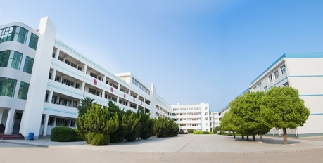 文化厚土,教堂静立.孝昌二中,在水一方.