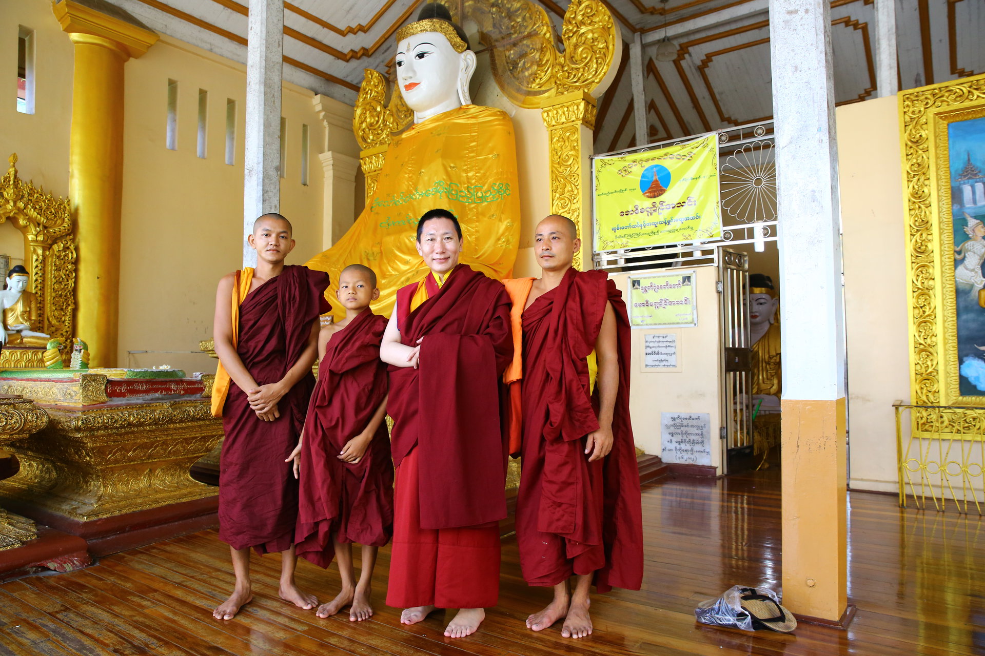 活佛,藏族,四川 a target="_blank" href="/item/色达喇荣五明佛学院