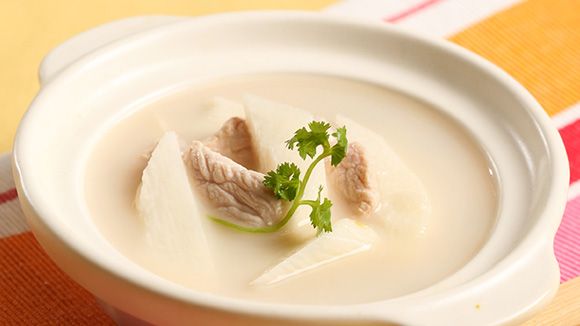 制作原料主要有猪瘦肉,山药,水发海带丝等