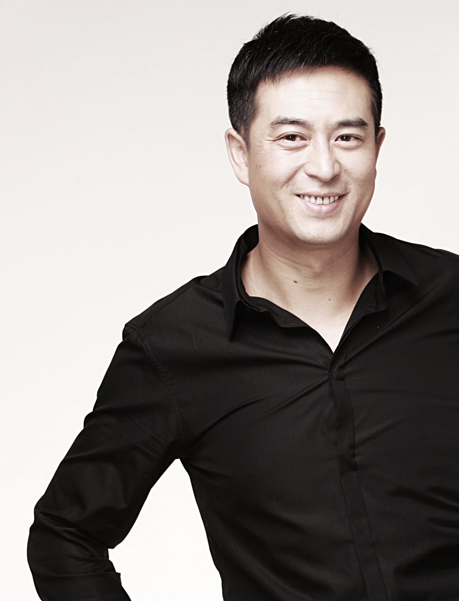 年4月8日出生于陕西省西安市,祖籍陕西省安康市,中国内地影视男演员