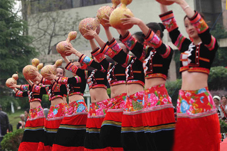 data-id="gnwnbyiig6">葫芦节拉祜语称为"阿朋阿龙尼",是澜沧县拉祜族